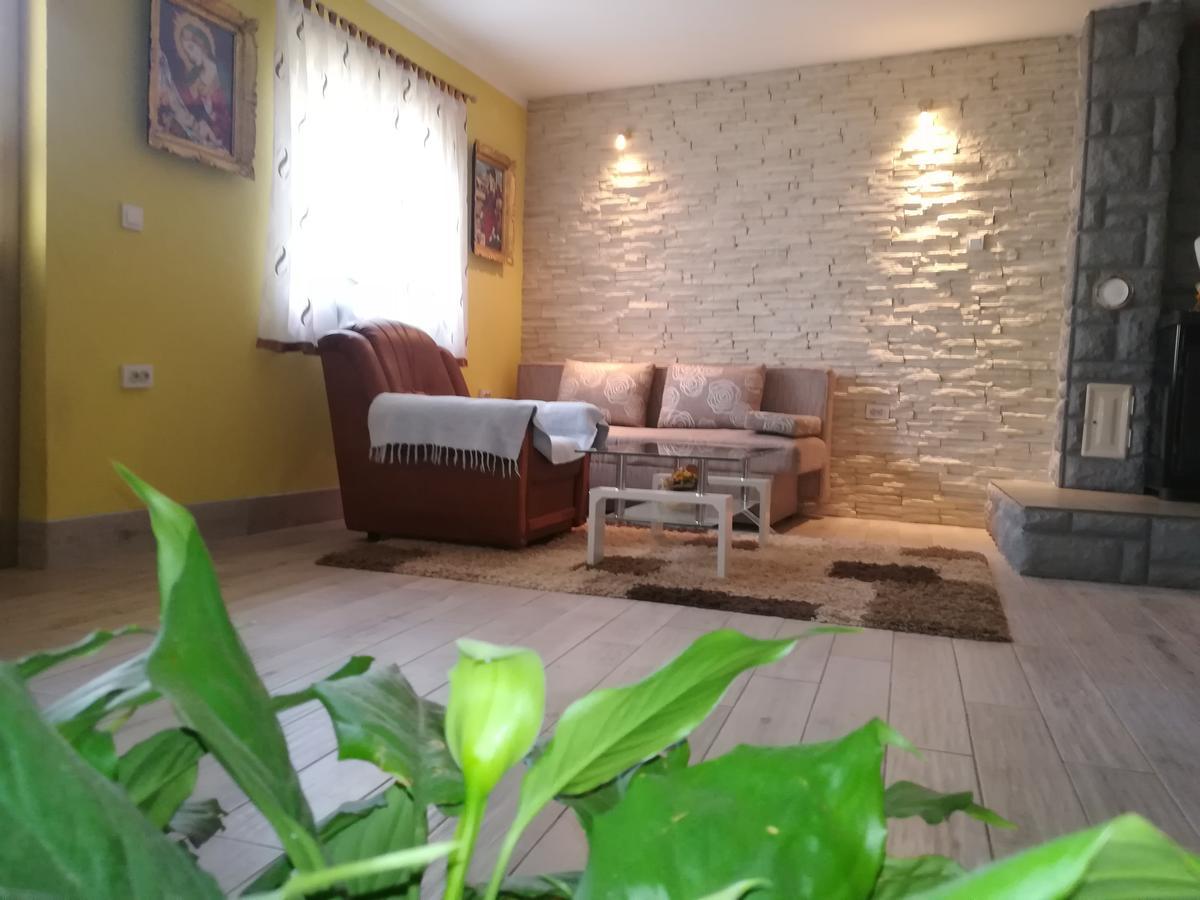 Apartment Ines โนวีวีโนดอลสกี ภายนอก รูปภาพ