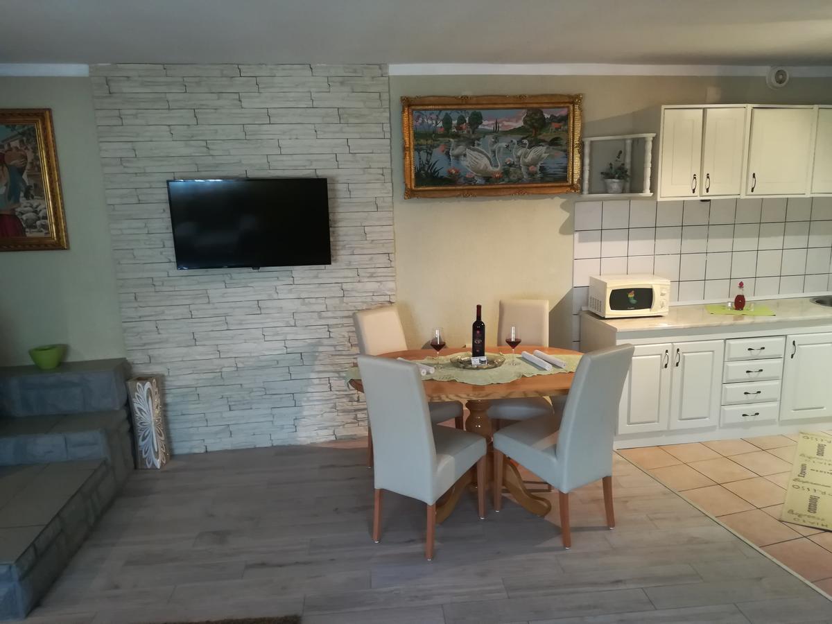 Apartment Ines โนวีวีโนดอลสกี ภายนอก รูปภาพ